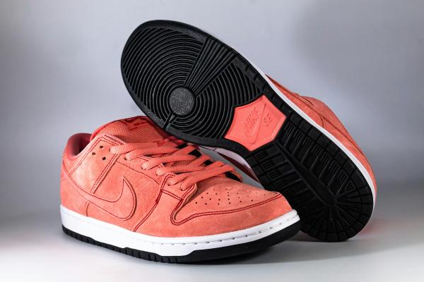 Sneaker kultúra: hogyan válik a cipő stílusikonná és gyűjtői darabbá?